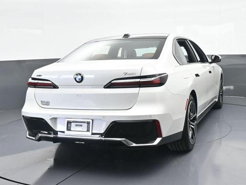 2025 BMW 740 i xDrive