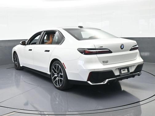 2025 BMW 740 i xDrive