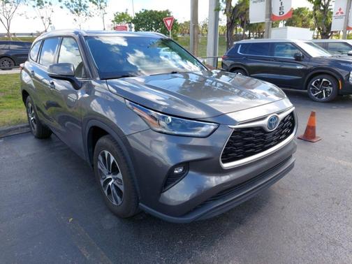Magnetic Gray Metallic 2021 Toyota Highlander Hybrid XLE
