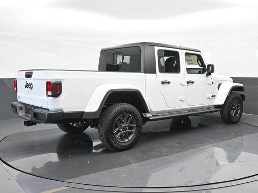 2024 Jeep Gladiator Sport