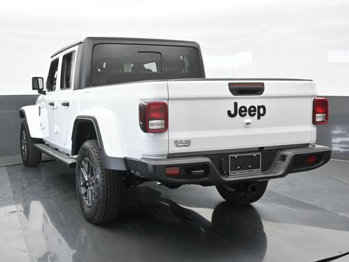 2024 Jeep Gladiator Sport