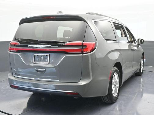 2022 Chrysler Pacifica Touring-L