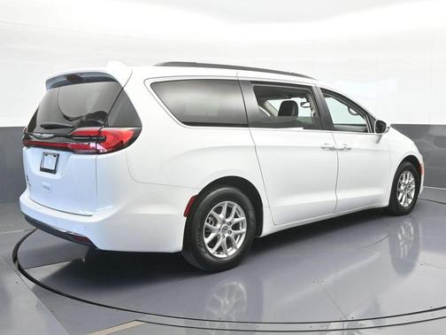 2022 Chrysler Pacifica Touring-L