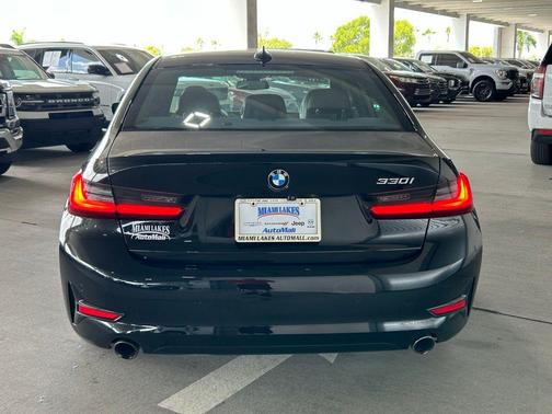 2019 BMW 330 i