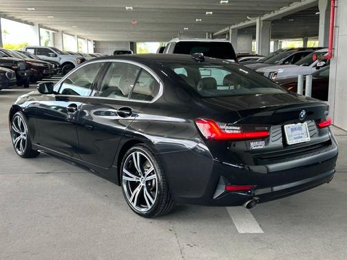 2019 BMW 330 i