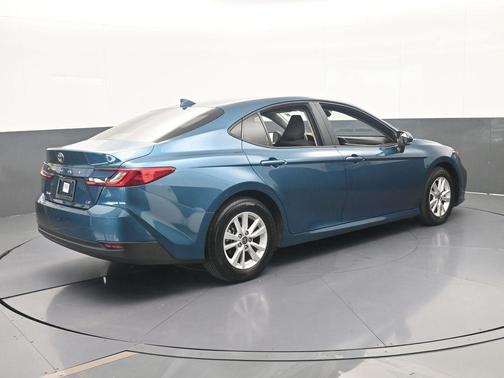 Ocean 2025 Toyota Camry LE
