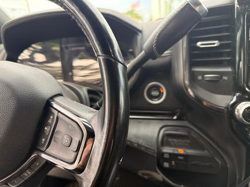 Diamond Black Crystal Pearlcoat 2023 RAM 2500 Limited