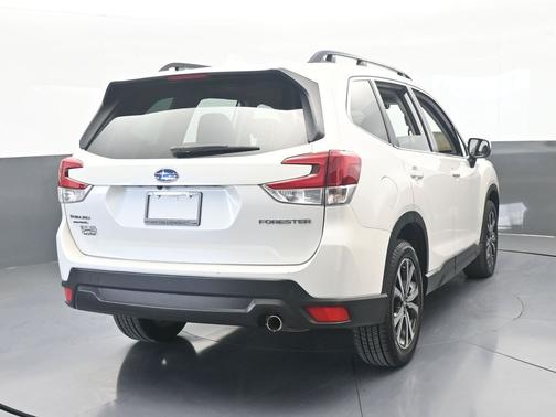 Crystal White Pearl 2022 Subaru Forester Limited