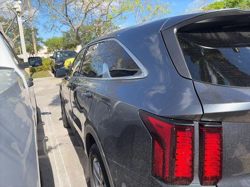 Gravity Gray 2022 Kia Sorento LX