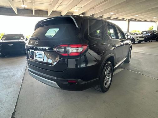 Crystal Black Pearl 2023 Honda Pilot EX-L