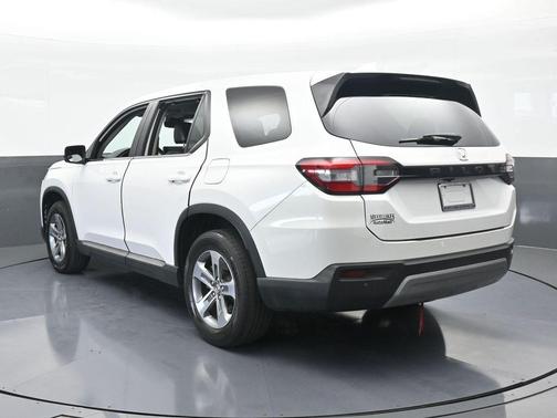 2023 Honda Pilot EX-L 8-Passenger