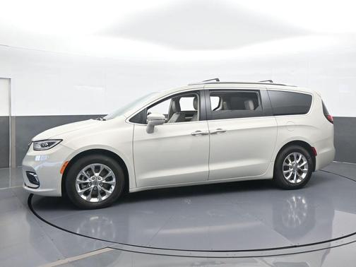 2021 Chrysler Pacifica Touring-L