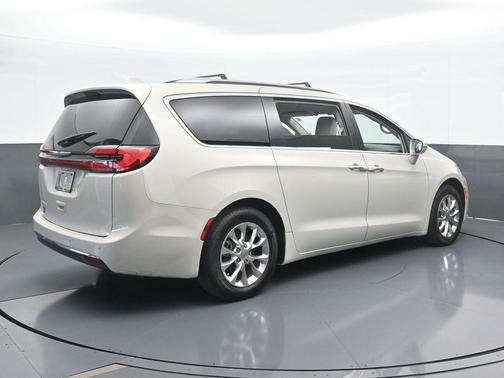 2021 Chrysler Pacifica Touring-L