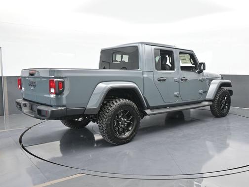 Anvil Clearcoat 2025 Jeep Gladiator High Tide