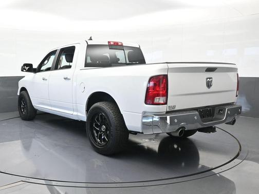 Bright White Clearcoat 2018 RAM 1500 Big Horn