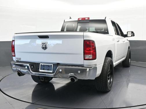 Bright White Clearcoat 2018 RAM 1500 Big Horn