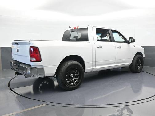 Bright White Clearcoat 2018 RAM 1500 Big Horn