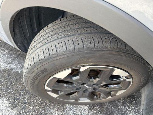 Everlasting Silver 2024 Kia Sorento S