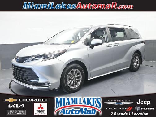 Celestial Silver Metallic 2024 Toyota Sienna XLE