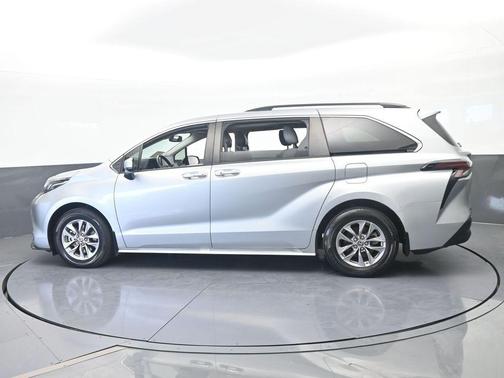 Celestial Silver Metallic 2024 Toyota Sienna XLE