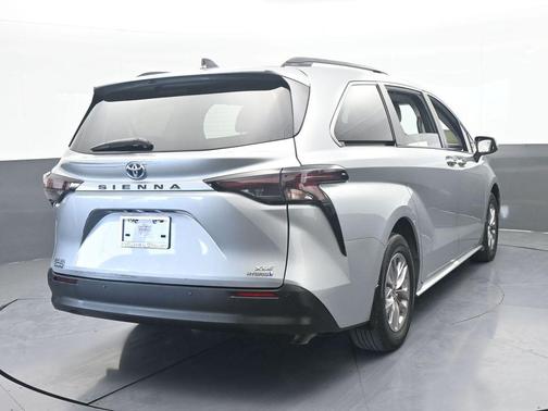 Celestial Silver Metallic 2024 Toyota Sienna XLE