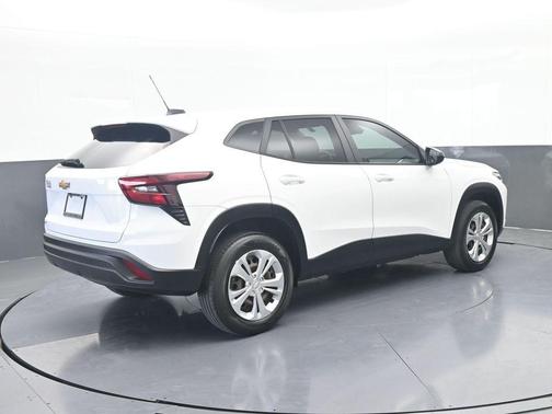 Summit White 2024 Chevrolet Trax LS