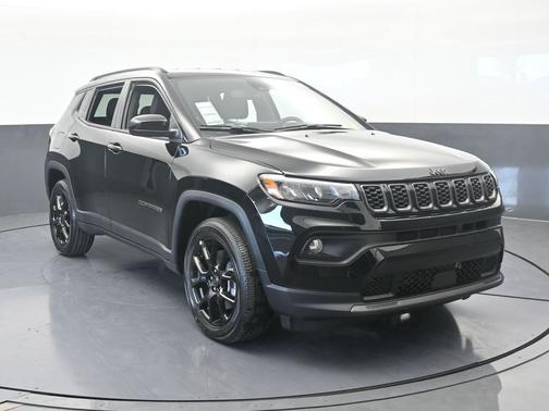 Diamond Black Crystal Pearlcoat 2026 Jeep Compass Latitude
