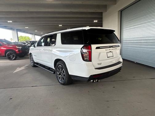 Summit White 2024 Chevrolet Suburban Z71