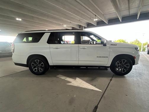 Summit White 2024 Chevrolet Suburban Z71
