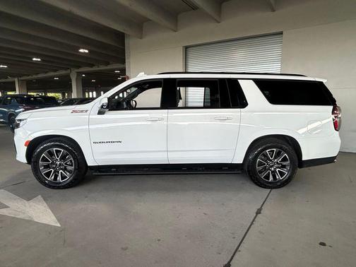 Summit White 2024 Chevrolet Suburban Z71