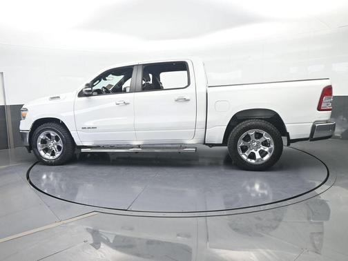 Bright White Clearcoat 2019 RAM 1500 Big Horn