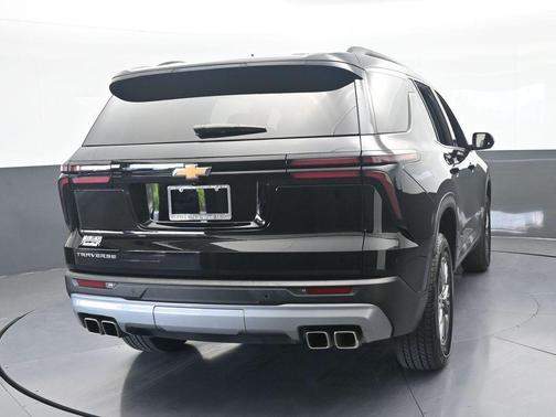 Mosaic Black Metallic 2025 Chevrolet Traverse LT