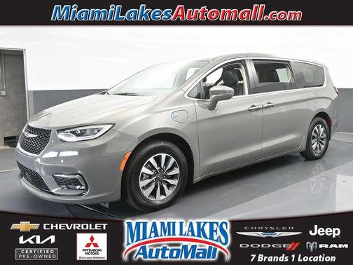 2022 Chrysler Pacifica Hybrid Touring L
