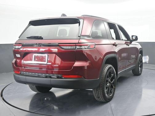 Velvet Red Pearlcoat 2025 Jeep Grand Cherokee Laredo