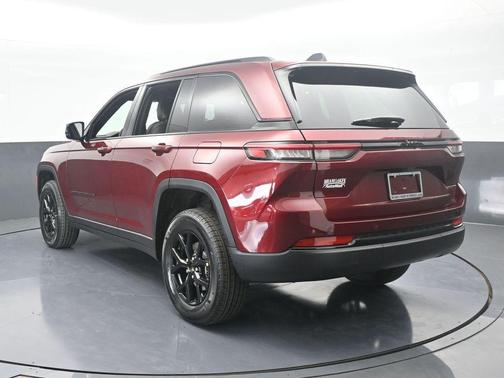 Velvet Red Pearlcoat 2025 Jeep Grand Cherokee Laredo