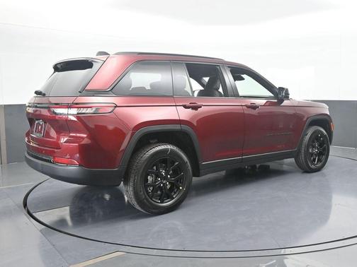 Velvet Red Pearlcoat 2025 Jeep Grand Cherokee Laredo