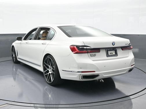 2022 BMW 740 i