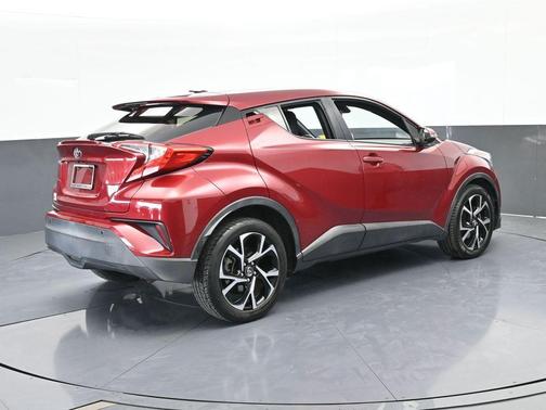 Pearl 2019 Toyota C-HR XLE