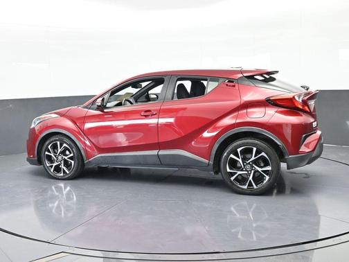 Pearl 2019 Toyota C-HR XLE