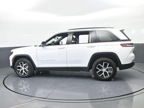 Bright White Clearcoat 2024 Jeep Grand Cherokee Limited