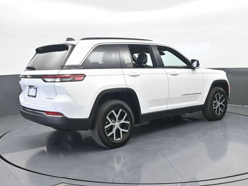 Bright White Clearcoat 2024 Jeep Grand Cherokee Limited