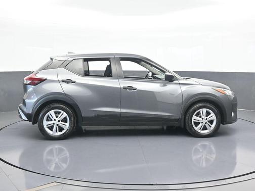2022 Nissan Kicks S