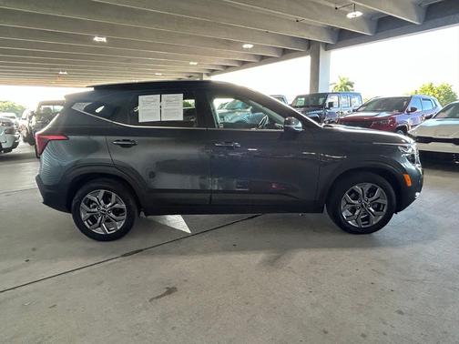 Gravity Gray 2024 Kia Seltos S