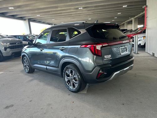 Gravity Gray 2024 Kia Seltos S