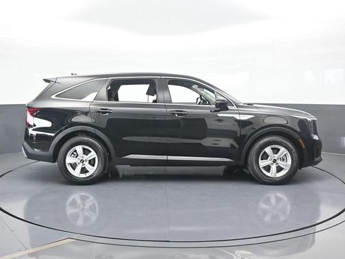 2025 Kia Sorento LX