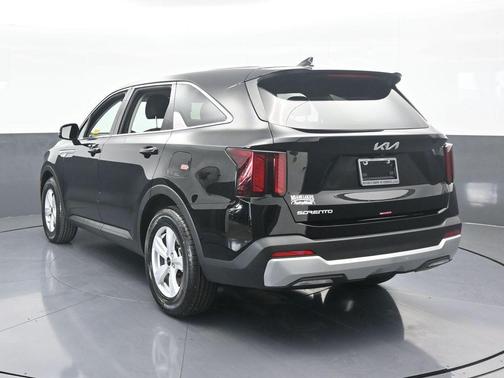 2025 Kia Sorento LX