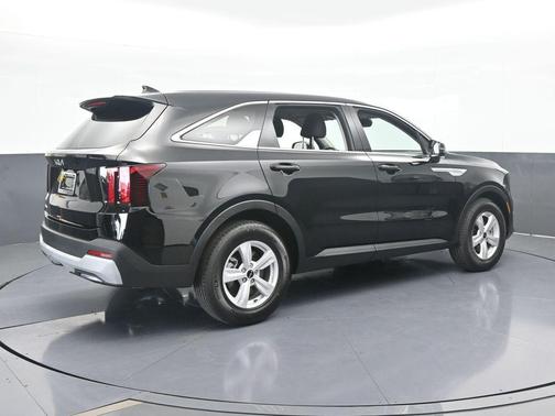 2025 Kia Sorento LX