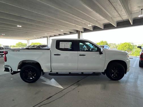 Summit White 2025 Chevrolet Silverado 1500 Custom