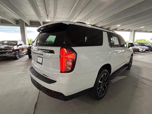 2023 Chevrolet Suburban RST