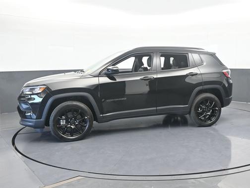 Diamond Black Crystal Pearlcoat 2026 Jeep Compass Latitude
